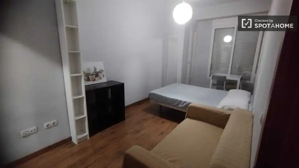 Habitación de Piso para compartir en Valencia con Aire acondicionado, Calefacción y Amueblado