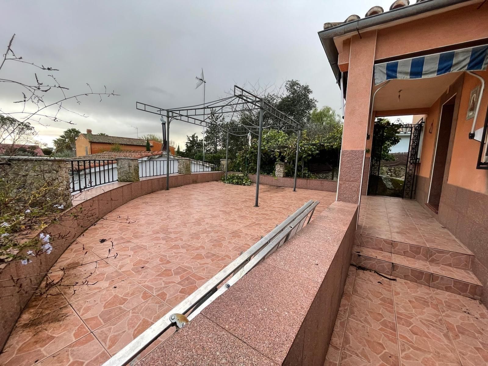 Terrassa de Casa o xalet en venda en Malpartida de Cáceres amb Aire condicionat i Jardí privat