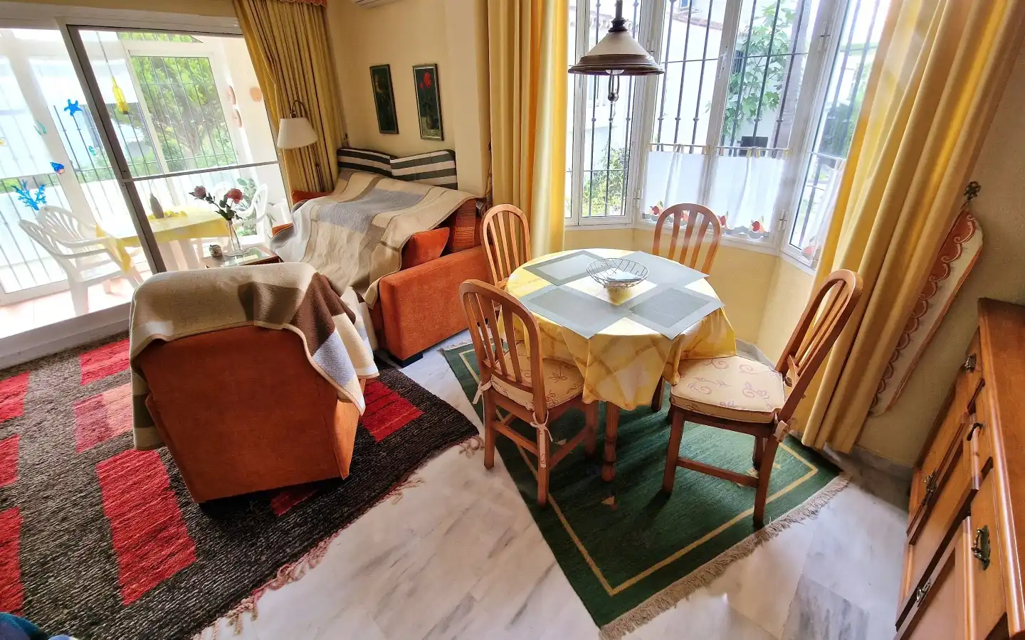 Menjador de Apartament en venda en Mijas amb Aire condicionat, Terrassa i Moblat