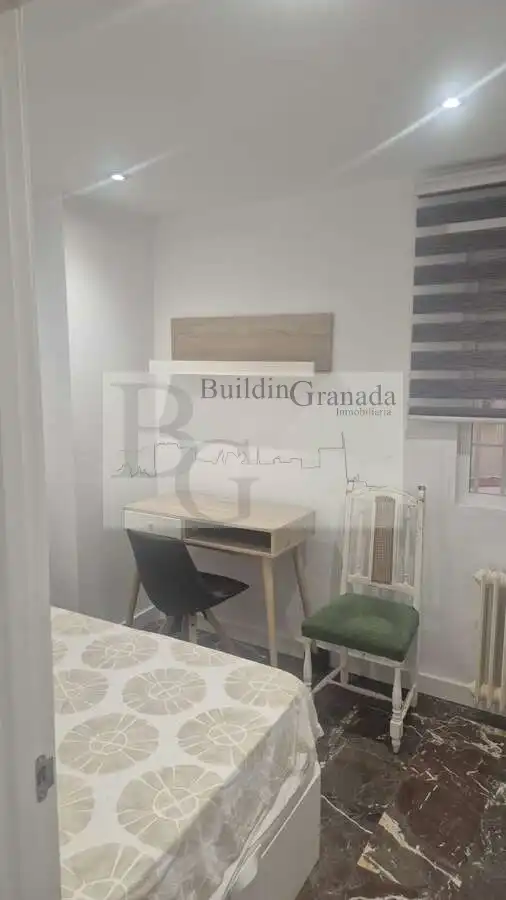 Dormitori de Pis de lloguer en Granada amb Aire condicionat, Calefacció i Moblat