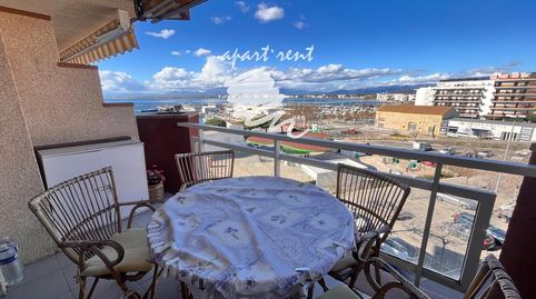 PORT ROSES  Acogedor apartamento de dos dormitorios con terraza, vistas al mar y parking exterior opcional