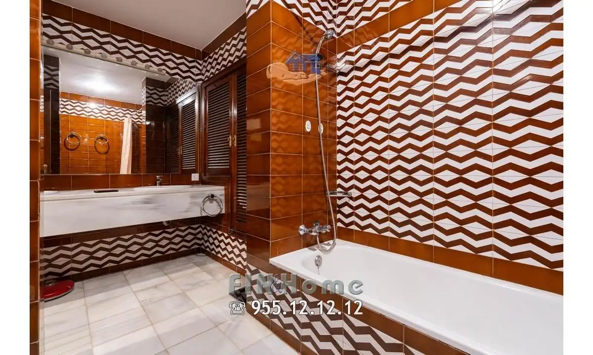 Baño de Ático de alquiler en Sevilla con Aire acondicionado, Calefacción y Jardín privado