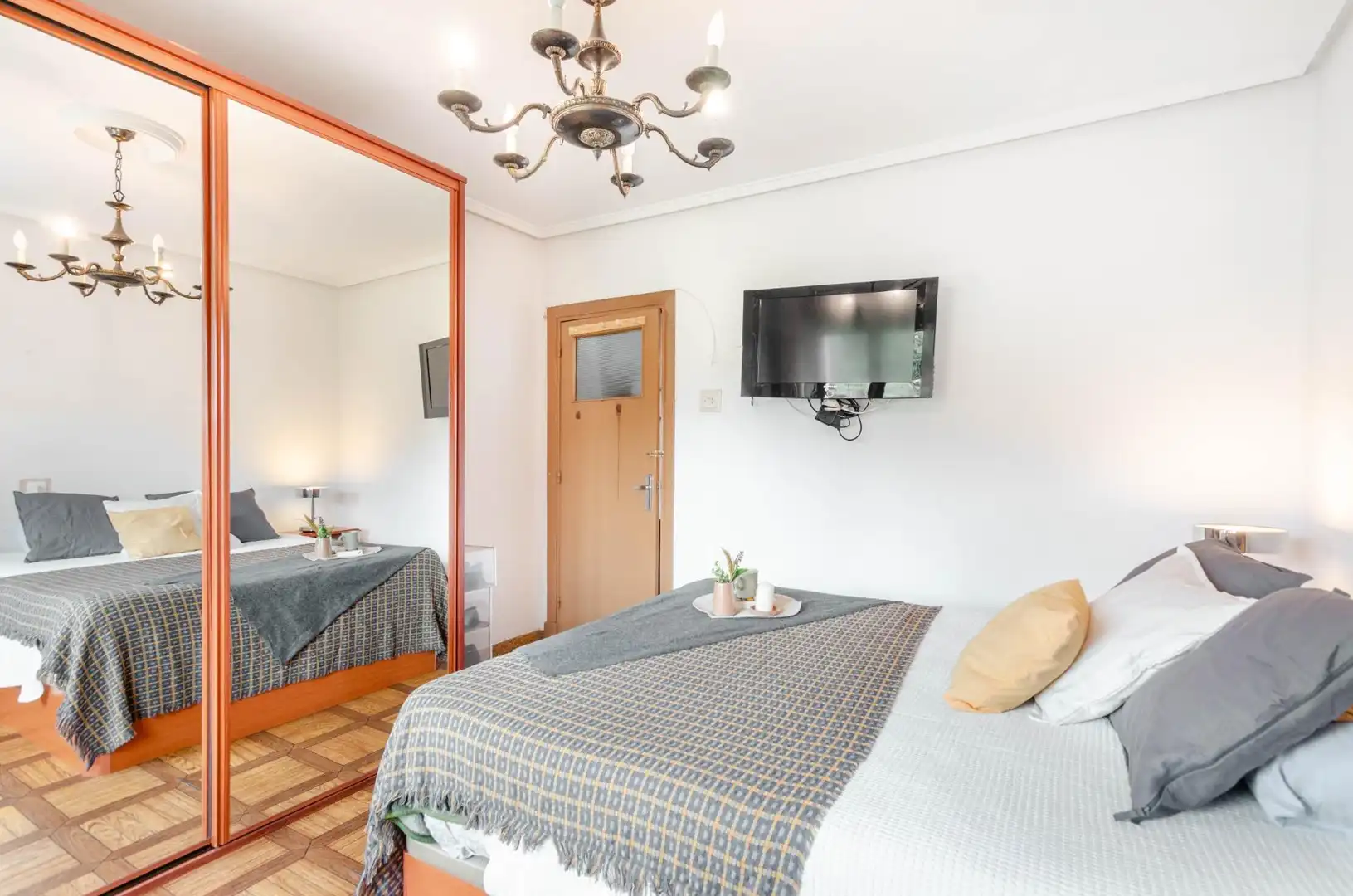 Dormitori de Casa o xalet en venda en Oviedo  amb Calefacció, Jardí privat i Terrassa
