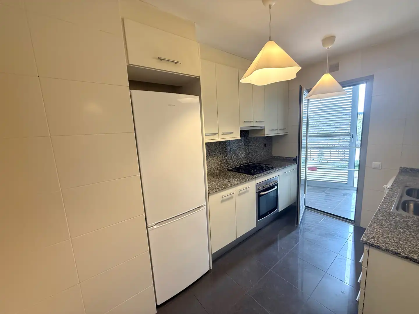 Kitchen of Flat for sale in L'Hospitalet de Llobregat  with Air Conditioner, Heating and Oven