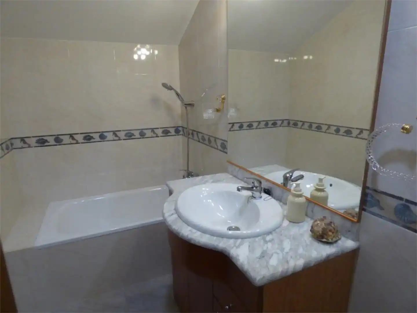 Bathroom of Flat for rent in Ripollet  with Air Conditioner and Balcony