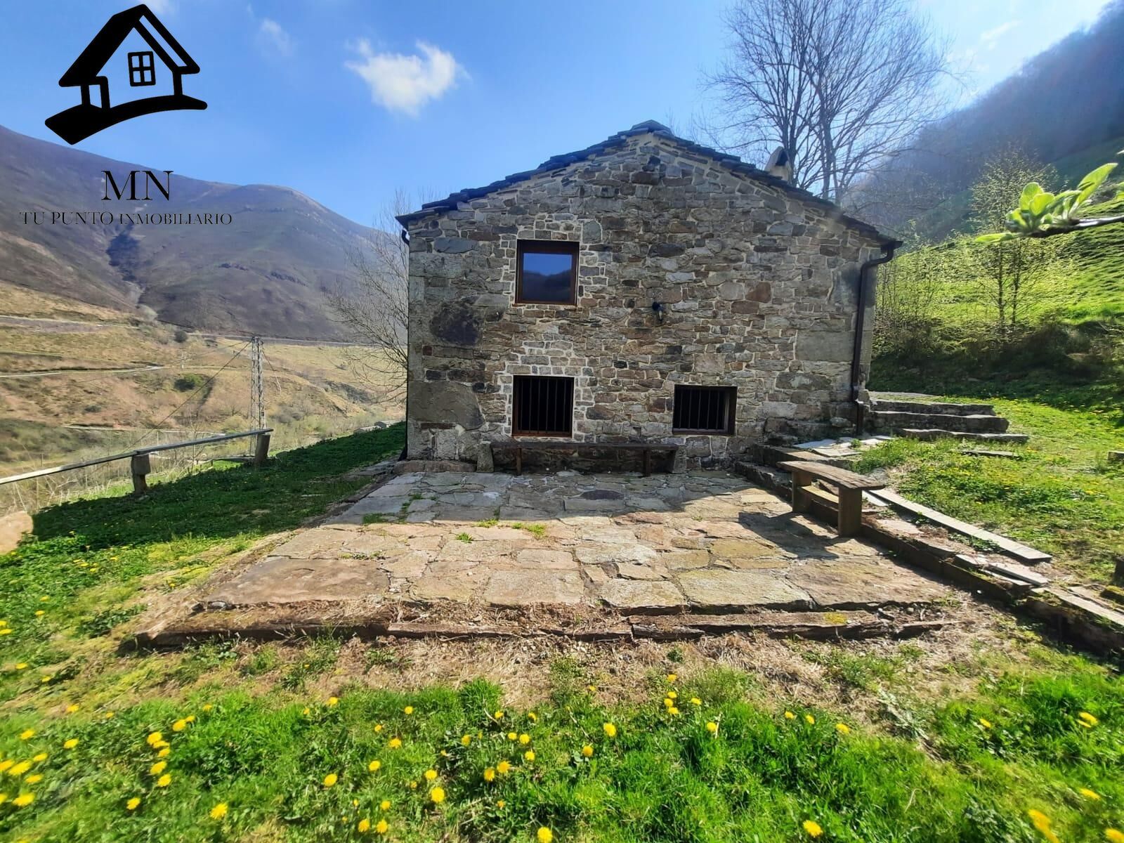 Vista exterior de Finca rústica en venda en Vega de Pas amb Calefacció i Jardí privat