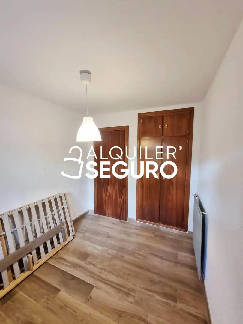 Dormitori de Pis de lloguer en Cercedilla amb Calefacció, Terrassa i Piscina