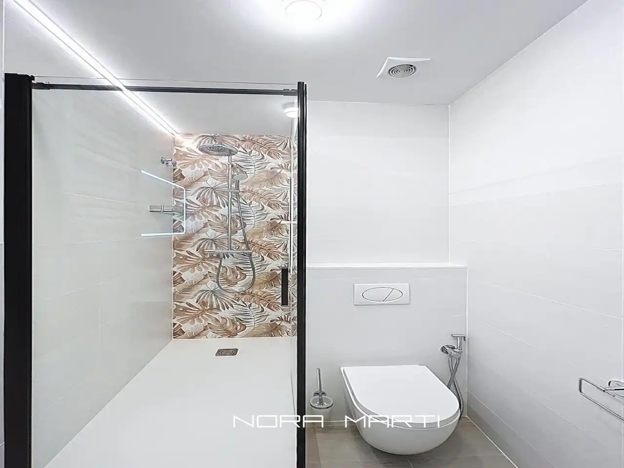 Bathroom of Flat for sale in Barcelona  with Air Conditioner, Heating and Parquet flooring