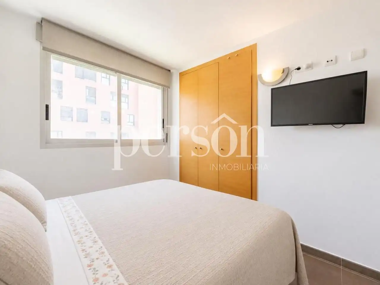 Bedroom of Flat for rent in Valencia  with Air Conditioner, Balcony and Community pool