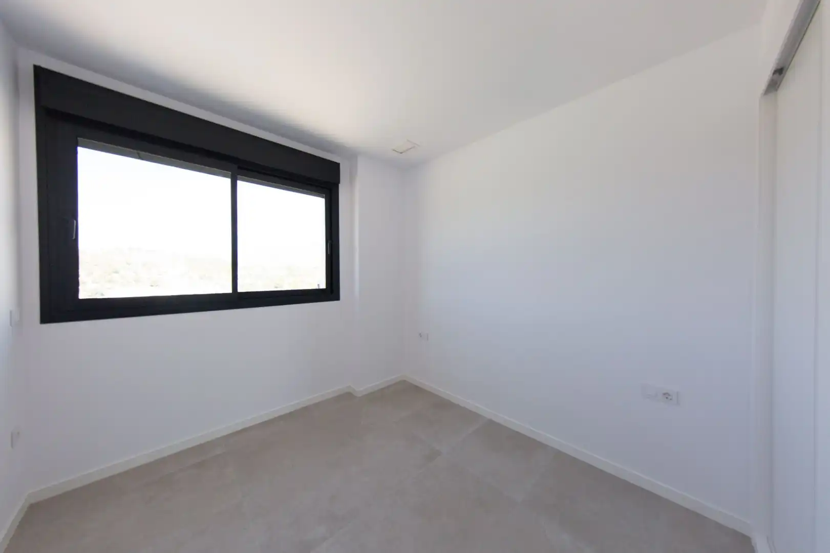 Habitación de Ático de alquiler en Finestrat con Aire acondicionado, Calefacción y Jardín privado