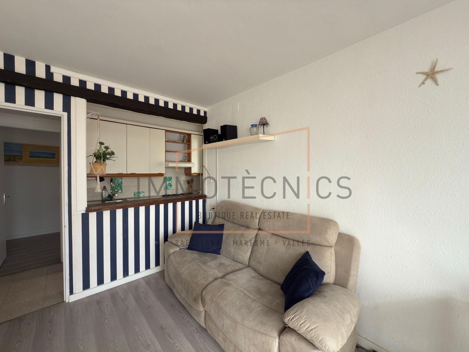 Sala d'estar de Pis en venda en Caldes d'Estrac amb Parquet, Terrassa i Balcó