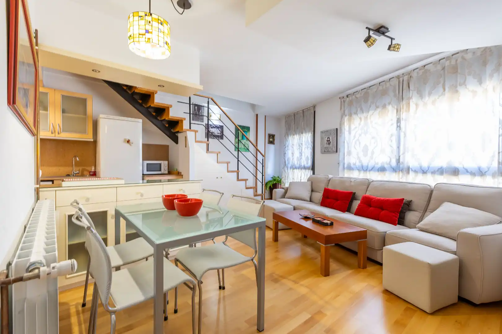 Sala de estar de Dúplex en venta en Gelida con Aire acondicionado, Calefacción y Parquet