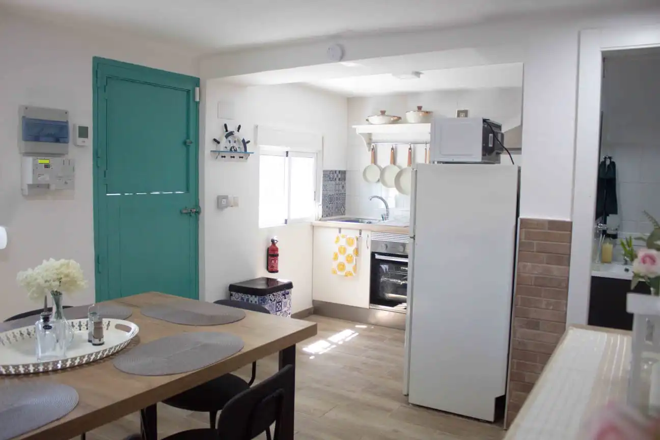 Cuina de Casa adosada en venda en Vélez-Málaga amb Aire condicionat, Terrassa i Moblat