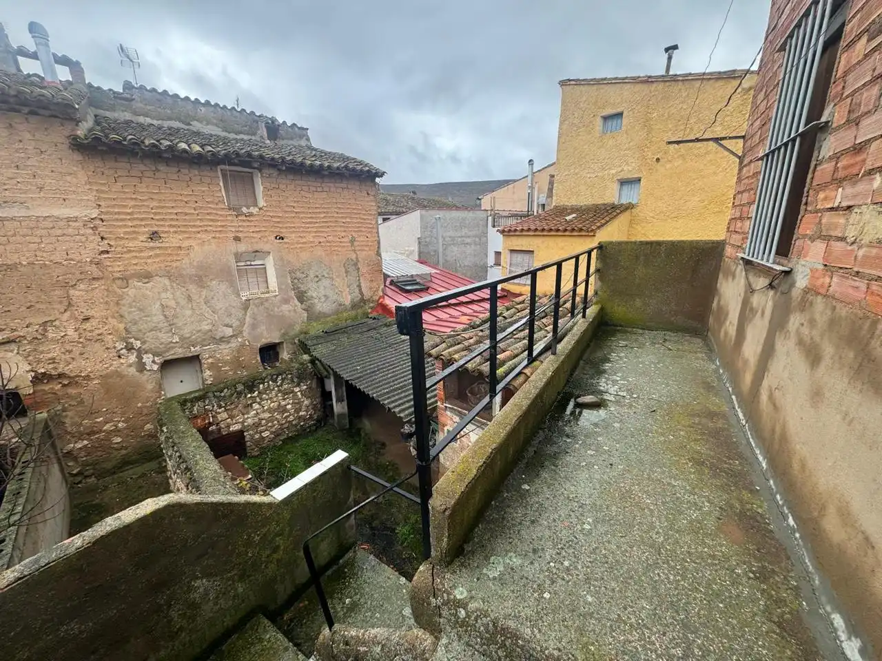 Außenansicht von Haus oder Chalet zum Verkauf in Miedes de Aragón mit Privatgarten, Terrasse und Möbliert