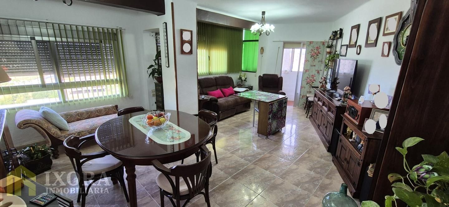 Sala d'estar de Pis en venda en Linares amb Aire condicionat i Terrassa