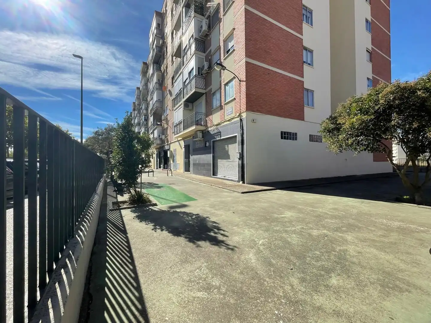 Aparcament de Local en venda en Oliver-Valdefierro