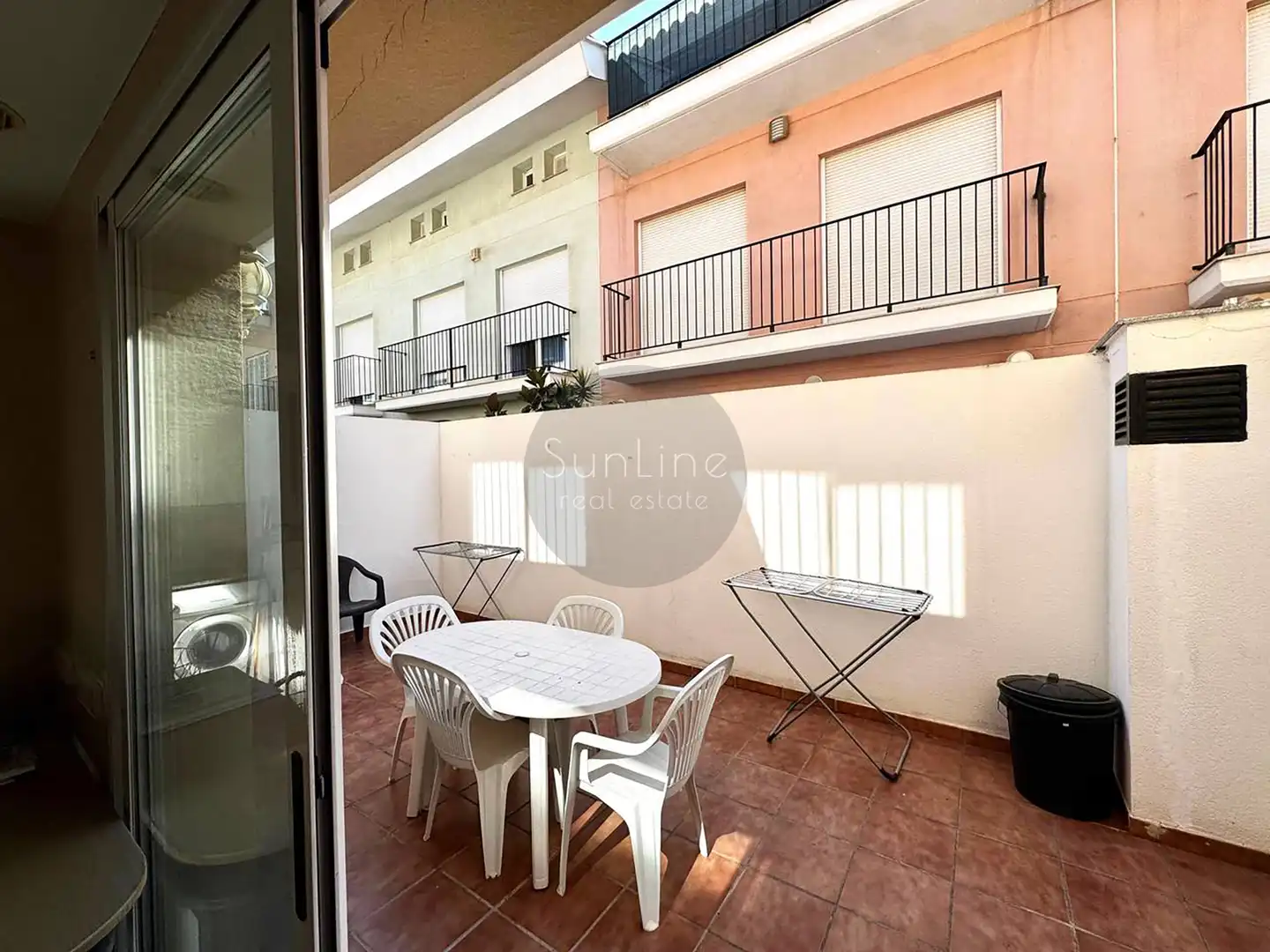 Terrasse von Einfamilien-Reihenhaus zur Miete in Moncada mit Klimaanlage, Privatgarten und Terrasse
