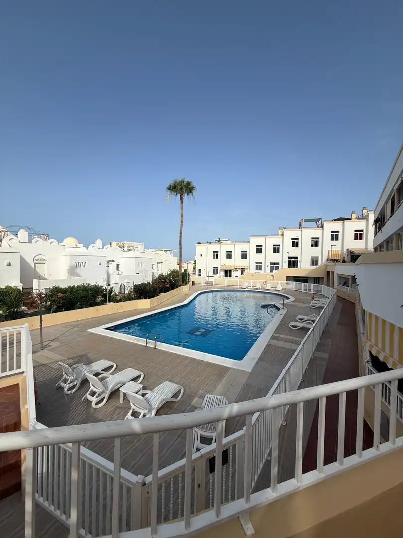 Piscina de Ático en venta en Adeje con Terraza, Trastero y Piscina comunitaria