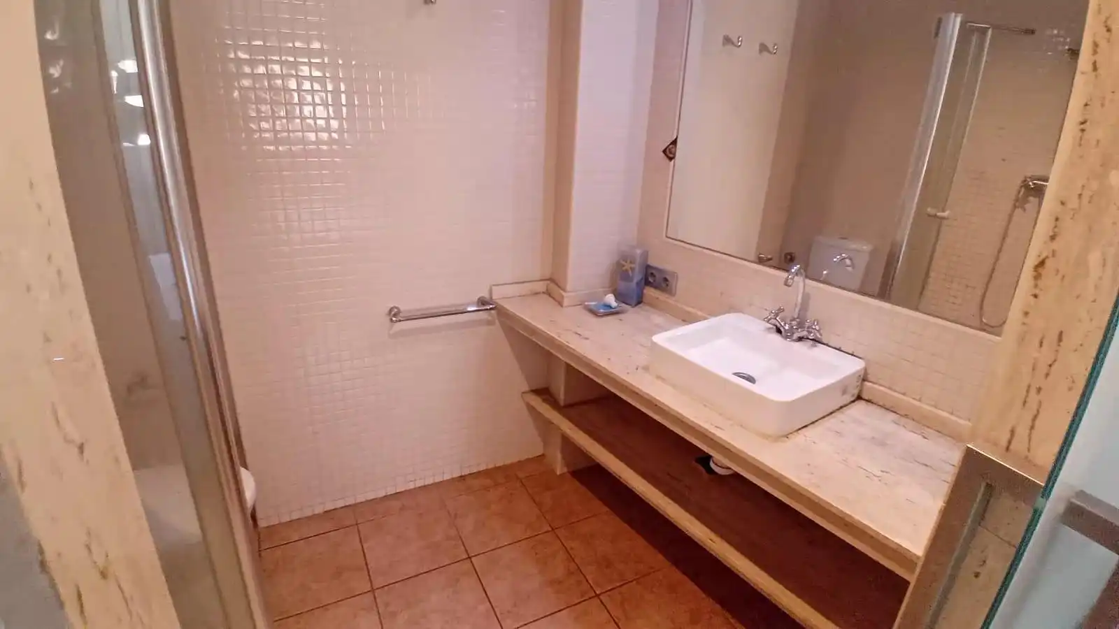 Baño de Apartamento en venta en Lleida con Calefacción, Parquet y Amueblado