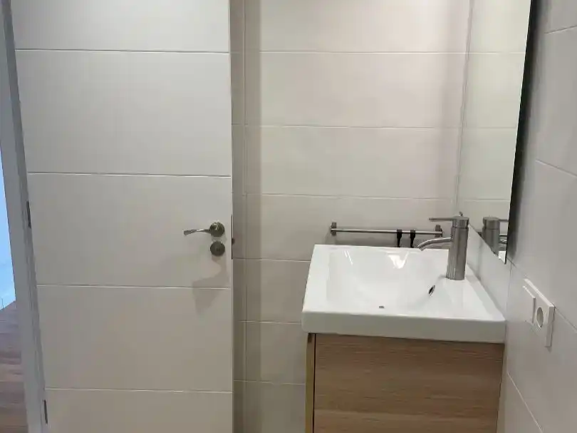 Bathroom of Flat for rent in Gijón   with Terrace and Balcony