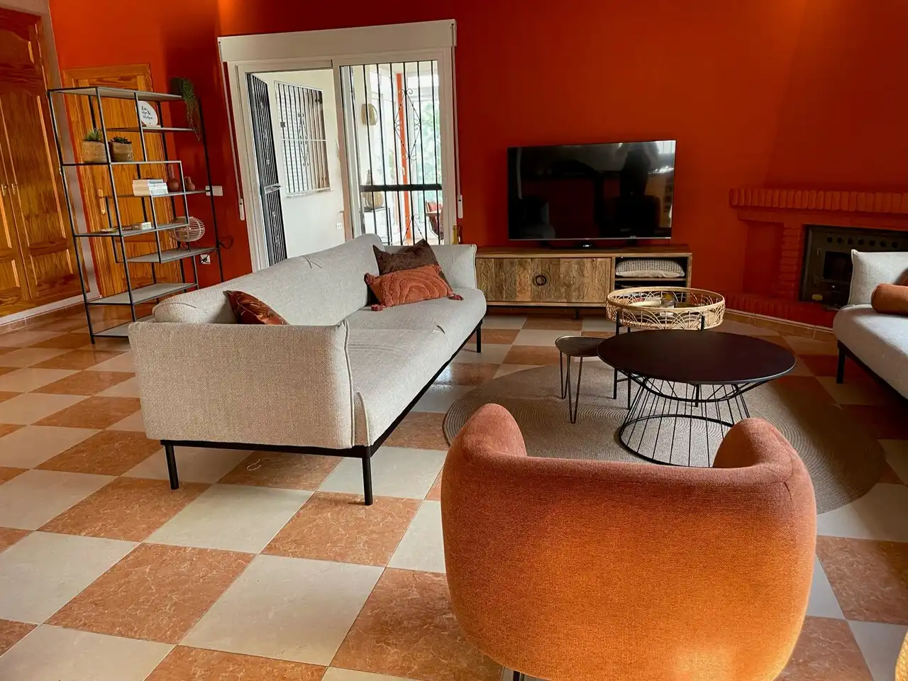 Sala d'estar de Casa o xalet en venda en Viñuela amb Aire condicionat, Terrassa i Piscina