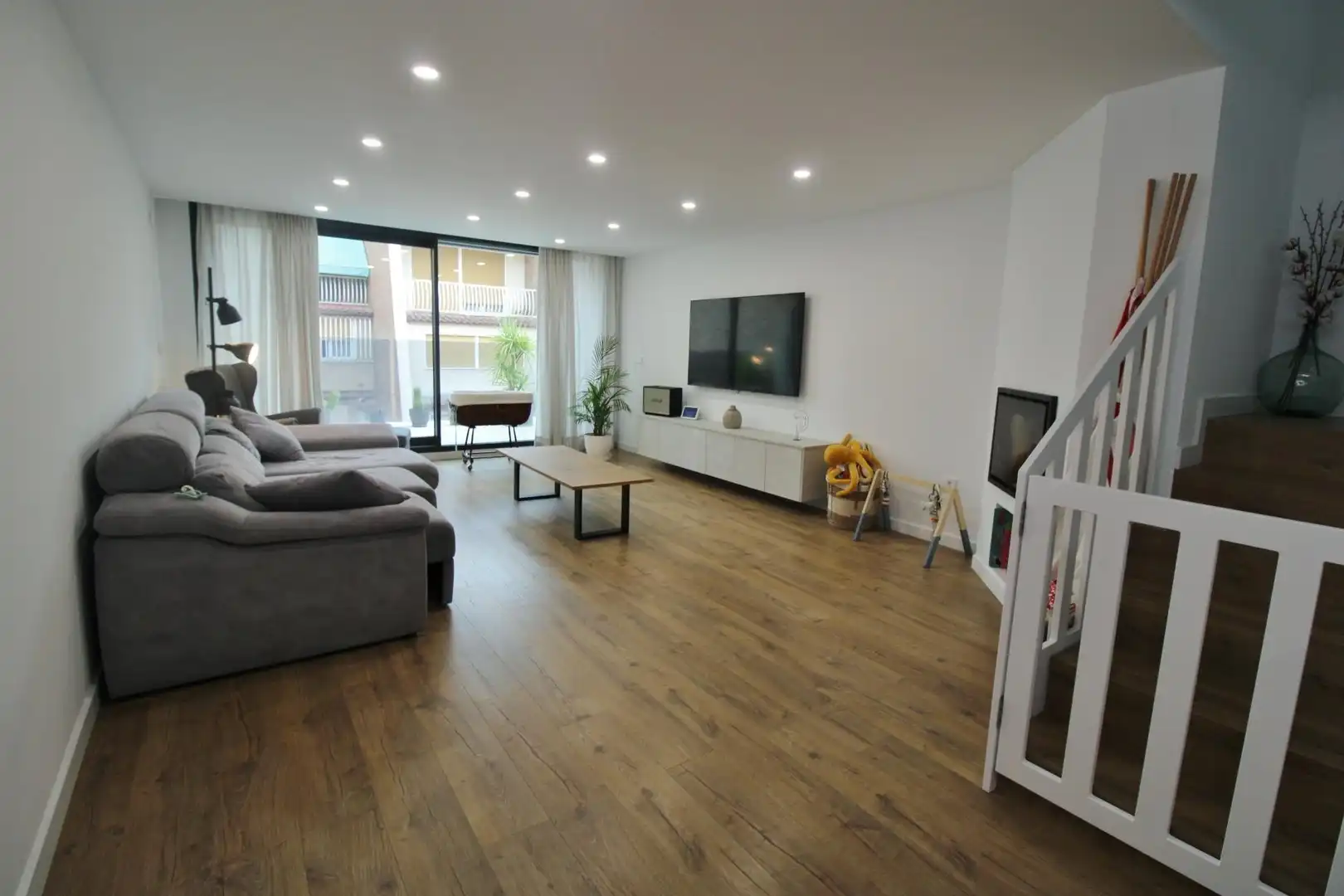 Sala d'estar de Casa o xalet en venda en Alicante / Alacant amb Aire condicionat, Terrassa i Moblat