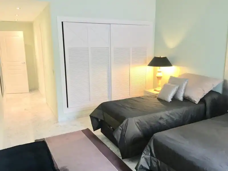 Habitación de Ático en venta en Marbella con Aire acondicionado, Terraza y Trastero
