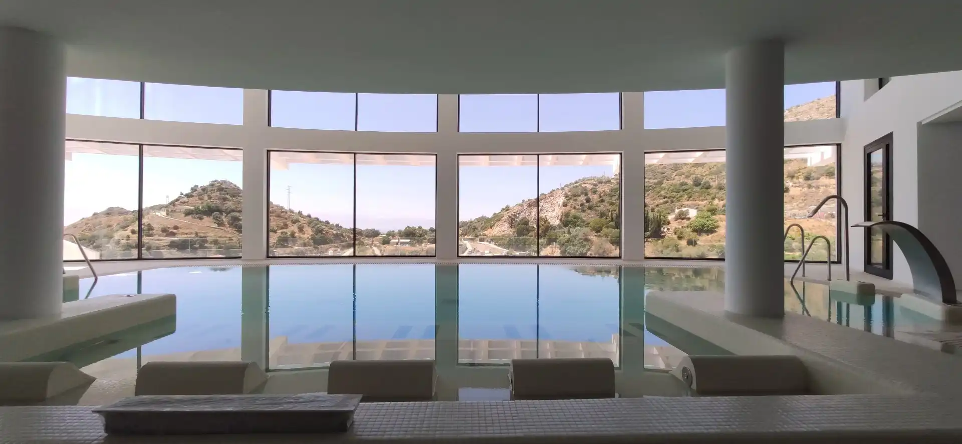 Piscina de Casa o xalet en venda en Ojén amb Aire condicionat, Jardí privat i Piscina