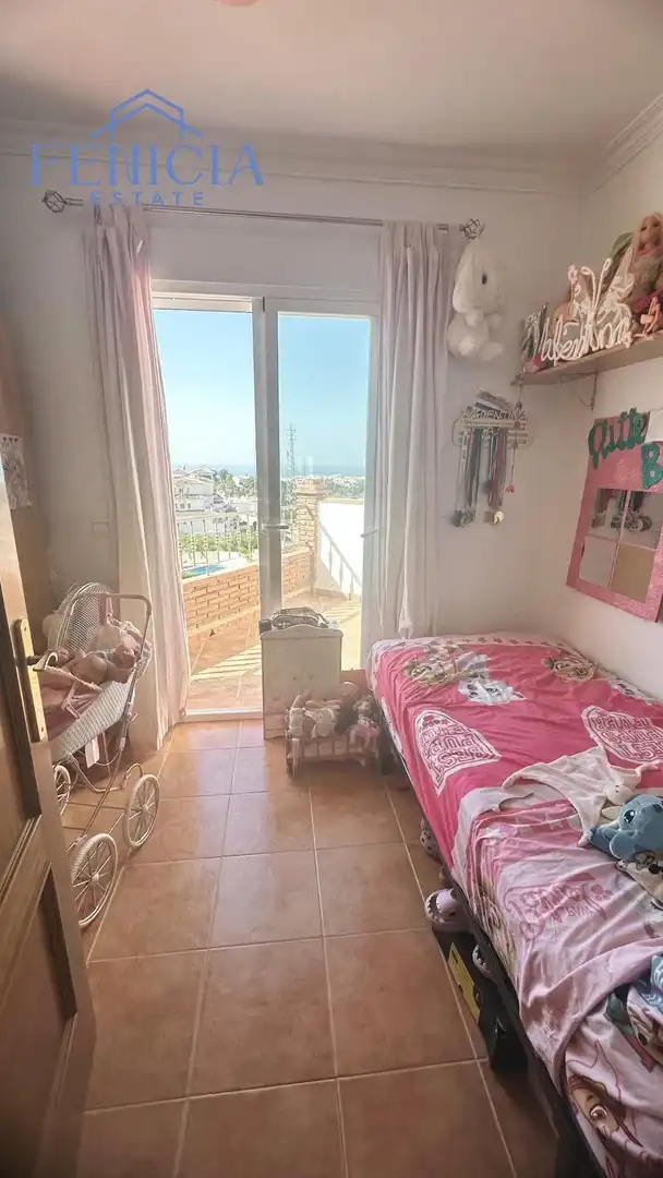 Habitación de Casa adosada en venta en Nerja con Jardín privado, Terraza y Piscina comunitaria