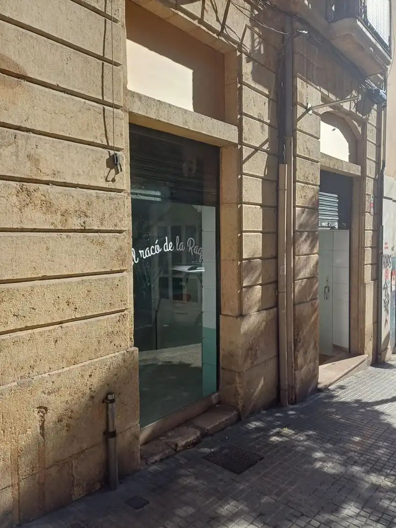 Vista exterior de Local de alquiler en Tarragona con Aire acondicionado