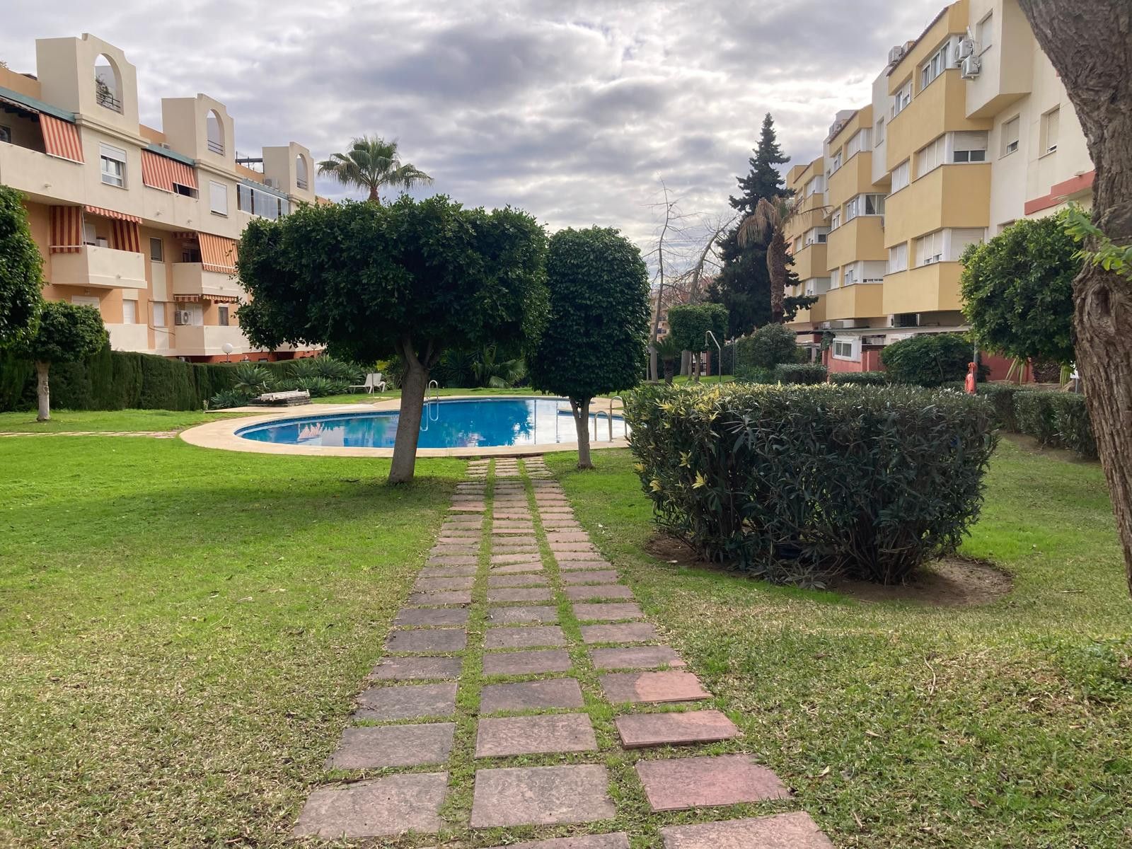 Jardí de Planta baixa en venda en Estepona amb Aire condicionat, Piscina i Moblat