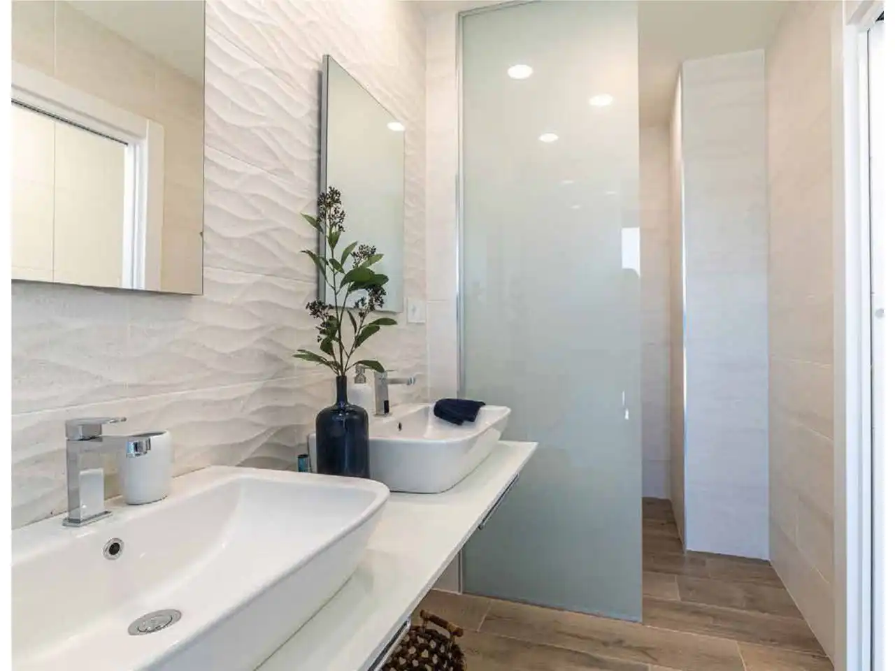 Baño de Casa adosada en venta en Santa Cruz de Bezana con Calefacción, Jardín privado y Terraza