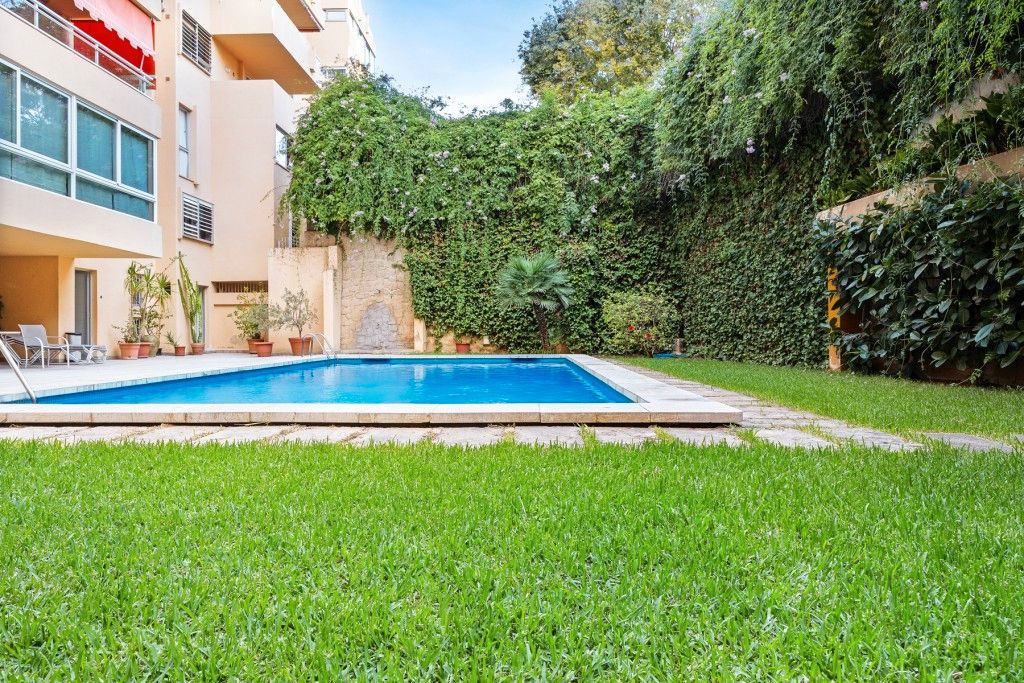 Swimming pool of Duplex for sale in  Palma de Mallorca  with Air Conditioner, Heating and Terrace
