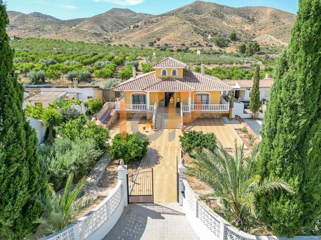 Casa-chalet en Venta en Huércal-Overa