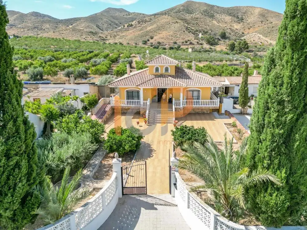 Vista exterior de Casa o xalet en venda en Huércal-Overa amb Aire condicionat, Calefacció i Jardí privat