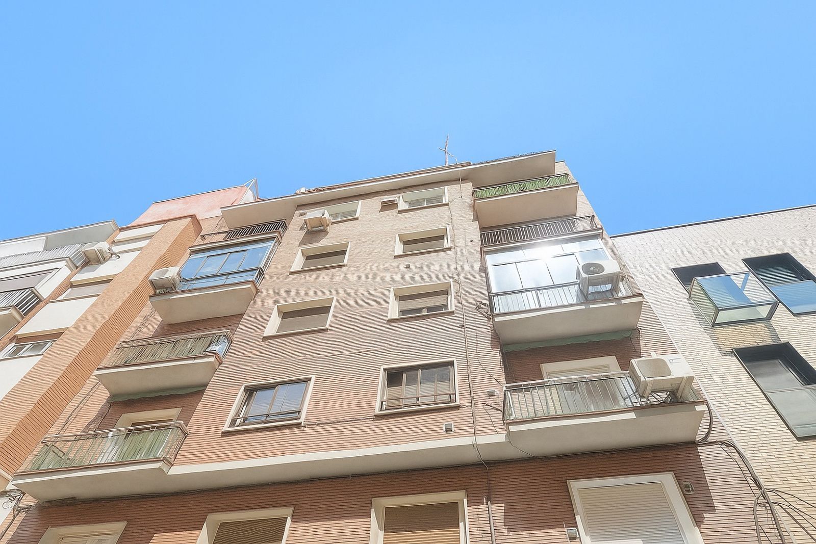 Exterior view of Flat to rent in  Madrid Capital  with Air Conditioner, Heating and Terrace