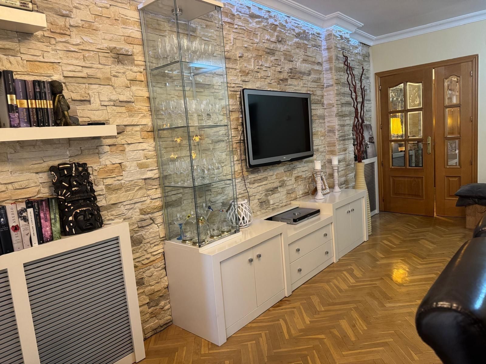 Living room of Flat for sale in Leganés  with Air Conditioner, Heating and Parquet flooring