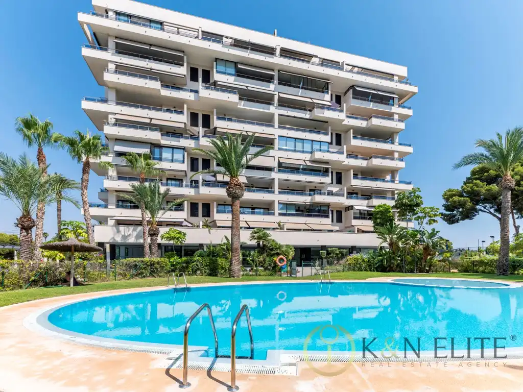 Vista exterior de Ático en venta en Alicante / Alacant con Aire acondicionado, Jardín privado y Terraza