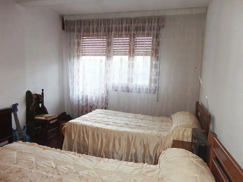 Dormitori de Casa o xalet en venda en Mambrillas de Lara amb Jardí privat