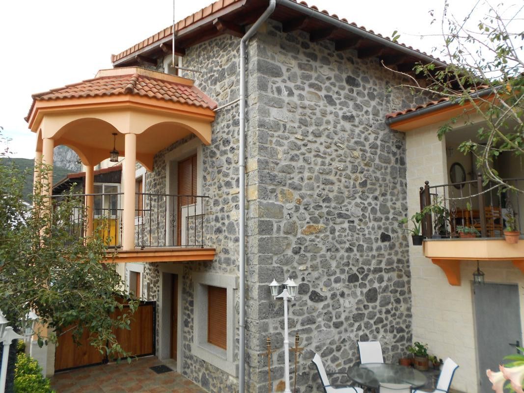 Exterior view of House or chalet for sale in Ramales de la Victoria  with Terrace, Swimming Pool and Furnished