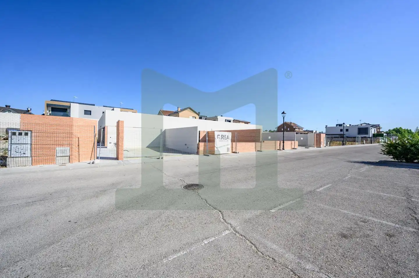 Vista exterior de Casa adosada en venta en Griñón con Calefacción, Jardín privado y Piscina