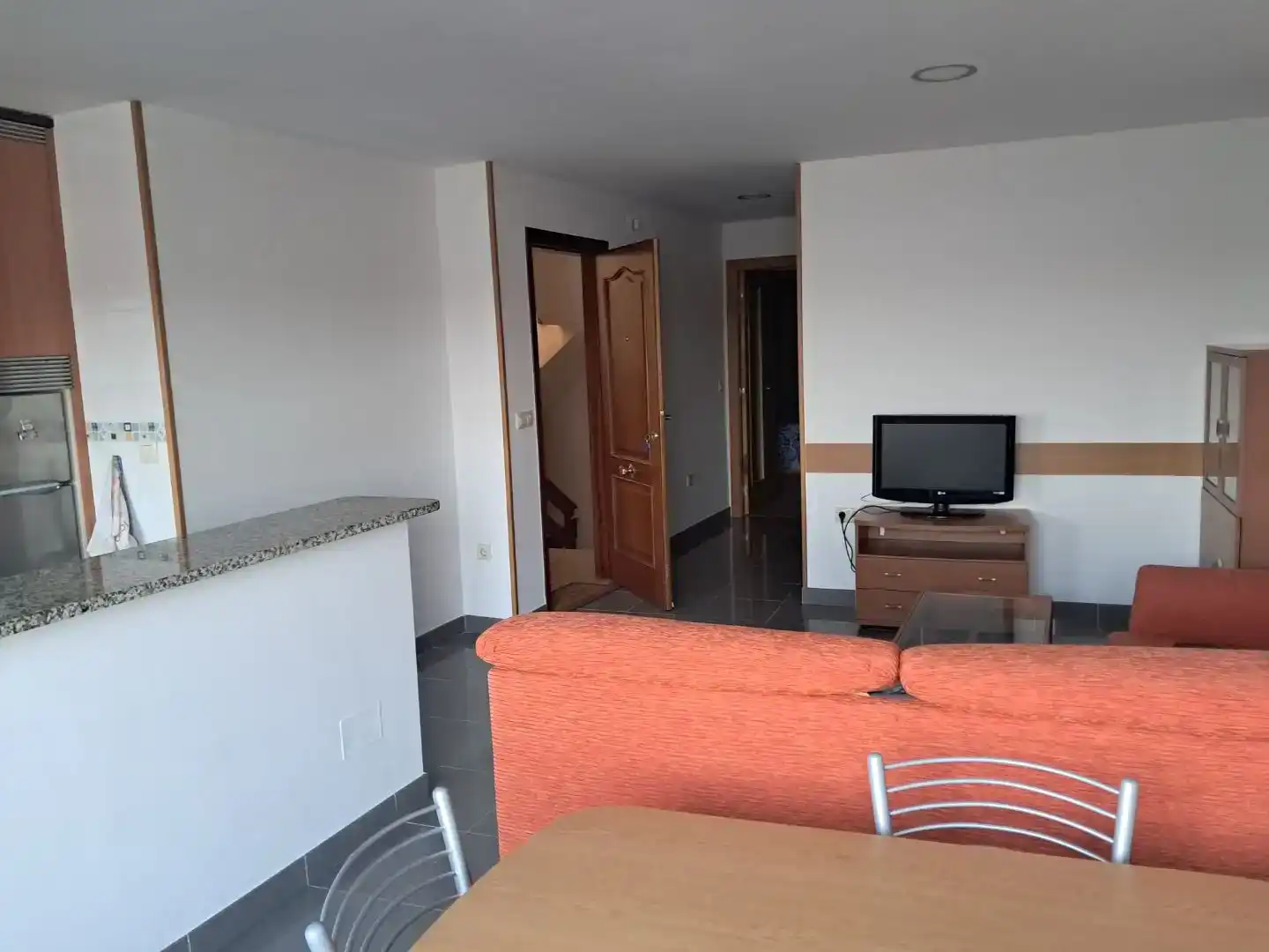 Sala d'estar de Pis de lloguer en Boiro amb Moblat i Balcó