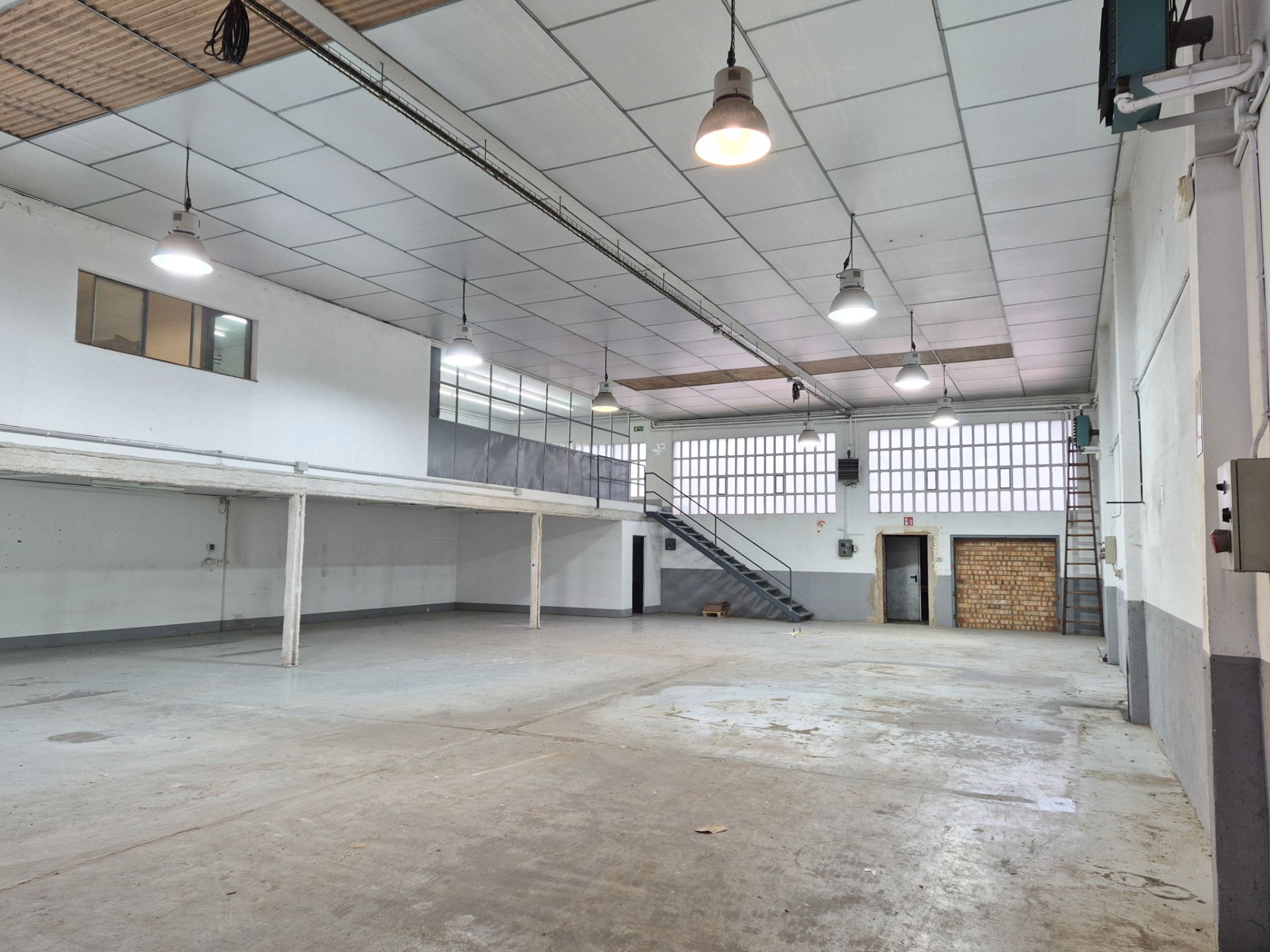 Fabrikhallen zum Verkauf in Ripoll mit Heizung