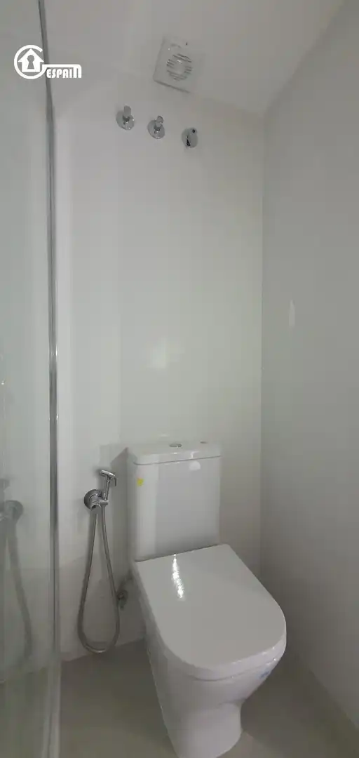 Badezimmer von Wohnung zur Miete in Madrid mit Klimaanlage und Heizung