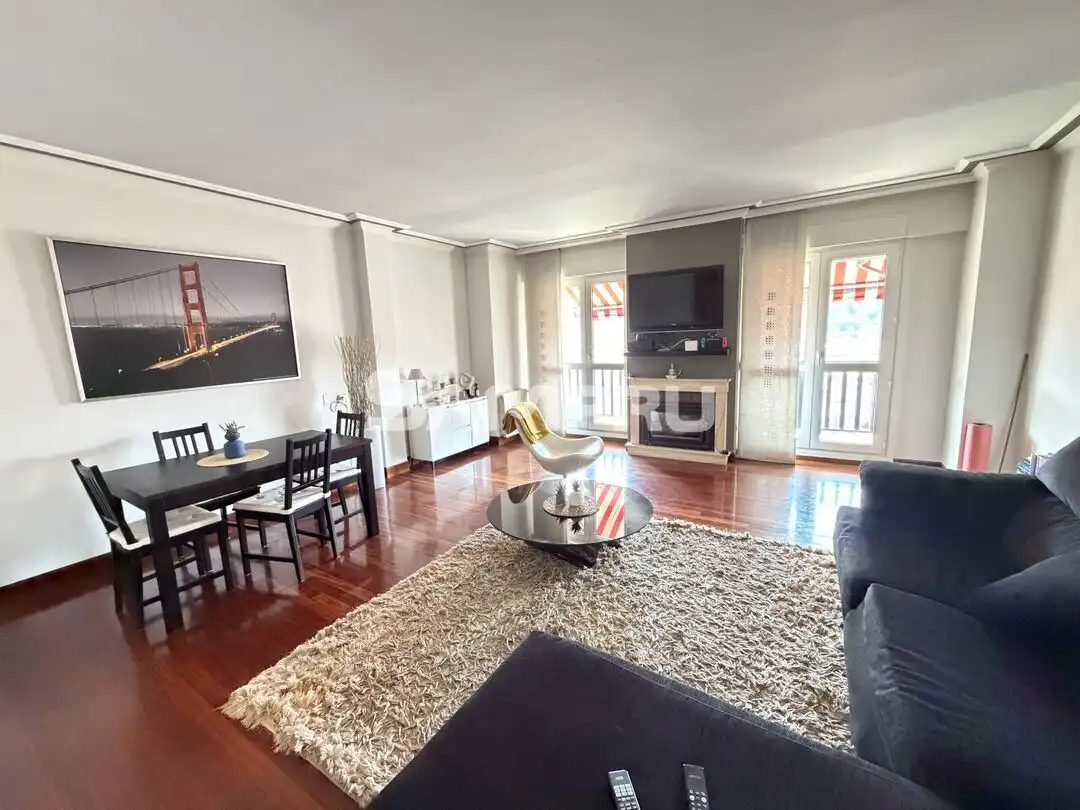Wohnzimmer von Dachboden zum Verkauf in Arrasate / Mondragón mit Heizung und Balkon