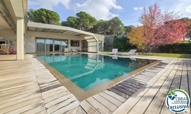 Piscina de Casa o xalet en venda en La Jonquera amb Aire condicionat, Calefacció i Jardí privat