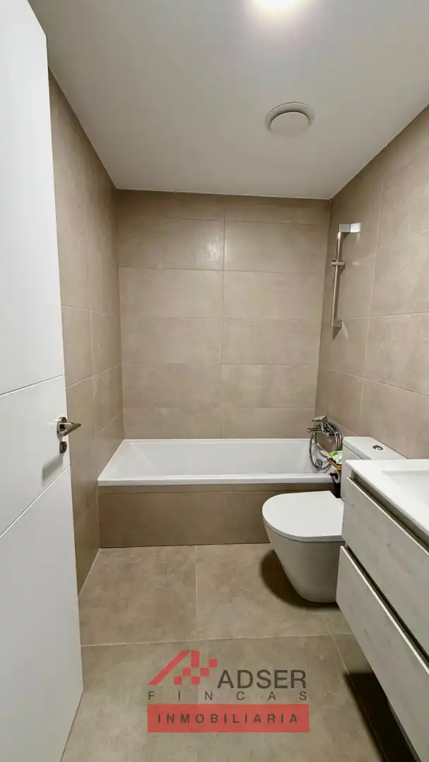 Bathroom of Flat for sale in  Logroño  with Air Conditioner, Heating and Terrace