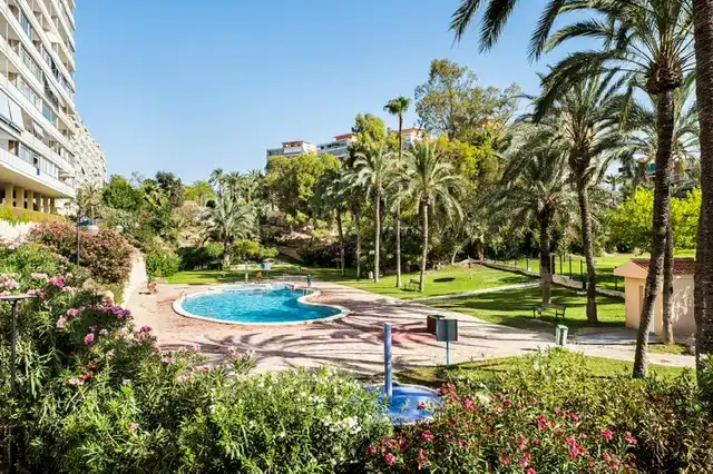 Jardí de Pis en venda en El Campello amb Terrassa, Moblat i Piscina comunitària