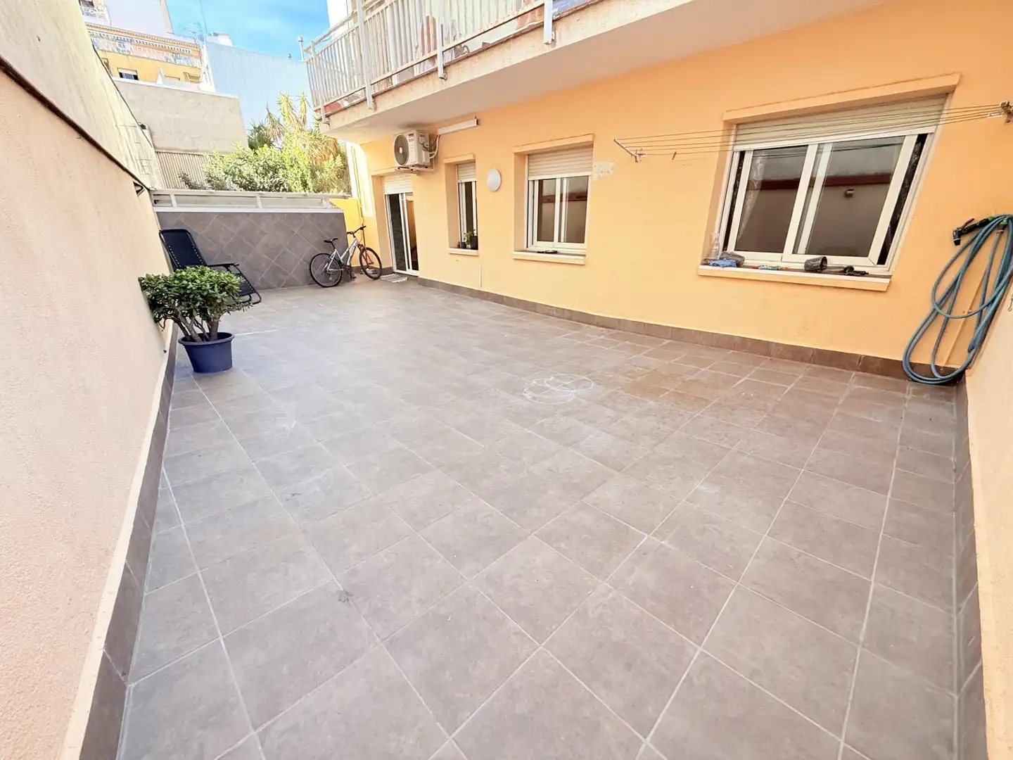 Terraza de Planta baja en venta en Badalona con Aire acondicionado, Calefacción y Jardín privado