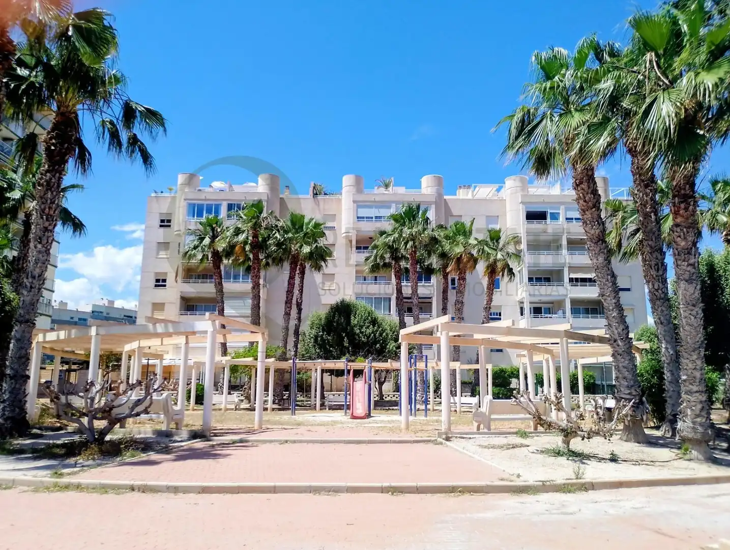 Außenansicht von Erdgeschoss zur Miete in El Campello mit Klimaanlage, Privatgarten und Möbliert